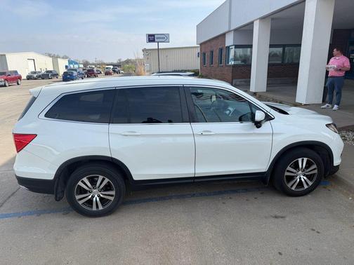 White Diamond Pearl 2018 Honda Pilot EX-L