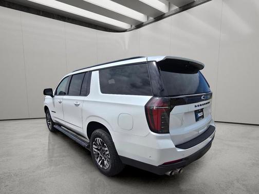 Iridescent Pearl Tricoat 2025 Chevrolet Suburban 4WD Z71