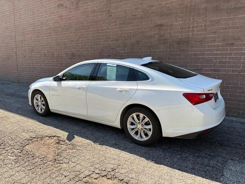 Summit White 2024 Chevrolet Malibu FWD 1LT