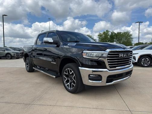 Diamond Black Crystal Pearlcoat 2025 RAM 1500 Laramie
