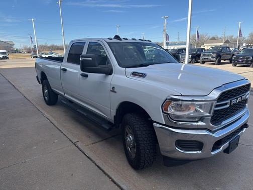 2023 RAM 2500 Tradesman Crew Cab 4x4 8' Box
