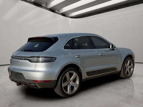 Dolomite Silver Metallic 2019 Porsche Macan Macan