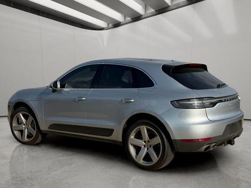 Dolomite Silver Metallic 2019 Porsche Macan Macan