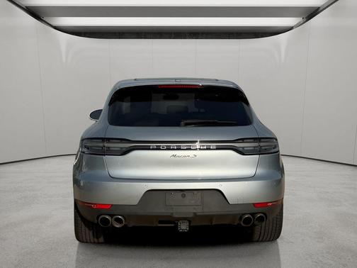 Dolomite Silver Metallic 2019 Porsche Macan Macan