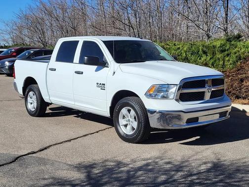 Bright White Clearcoat 2023 RAM 1500 Classic SLT