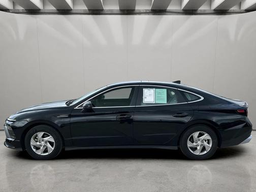 Abyss Black 2025 Hyundai SONATA SE