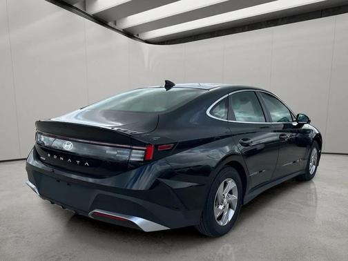 Abyss Black 2025 Hyundai SONATA SE