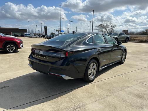 2025 Hyundai SONATA SE