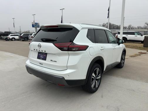 2024 Nissan Rogue SL