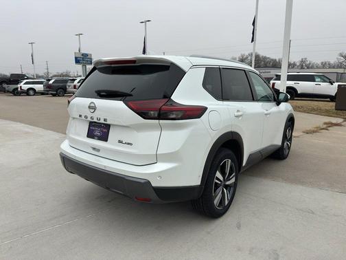 2024 Nissan Rogue SL