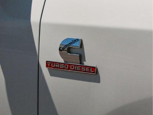 Bright White Clearcoat 2024 RAM 3500 Big Horn Crew Cab 4x4 8' Box