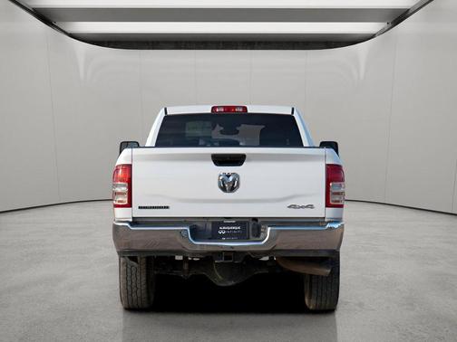 2024 RAM 3500 Big Horn Crew Cab 4x4 8' Box