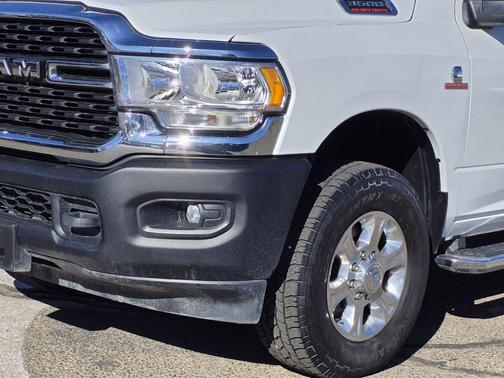 2024 RAM 3500 Big Horn Crew Cab 4x4 8' Box