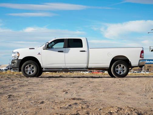 2024 RAM 3500 Big Horn Crew Cab 4x4 8' Box