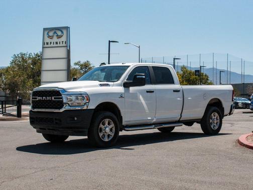 Bright White Clearcoat 2024 RAM 3500 Big Horn Crew Cab 4x4 8' Box