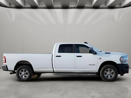 Bright White Clearcoat 2024 RAM 3500 Big Horn Crew Cab 4x4 8' Box