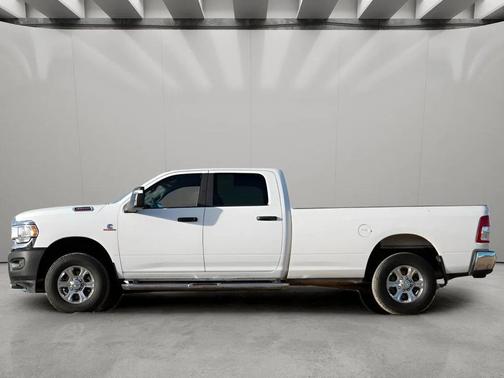 Bright White Clearcoat 2024 RAM 3500 Big Horn Crew Cab 4x4 8' Box