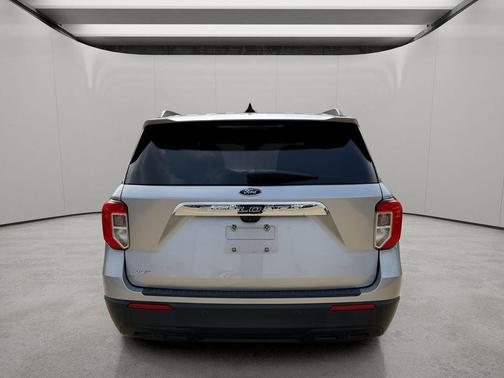 ICONIC SILVER METALLIC 2021 Ford Explorer XLT
