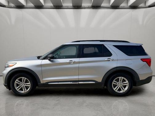ICONIC SILVER METALLIC 2021 Ford Explorer XLT