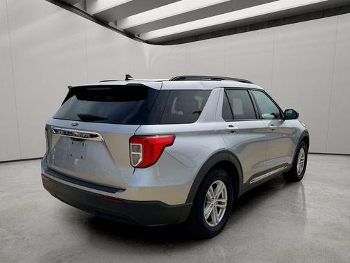 ICONIC SILVER METALLIC 2021 Ford Explorer XLT