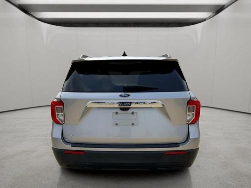 ICONIC SILVER METALLIC 2021 Ford Explorer XLT