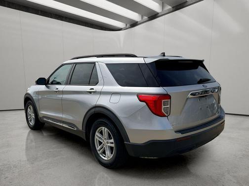 ICONIC SILVER METALLIC 2021 Ford Explorer XLT