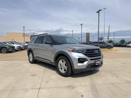ICONIC SILVER METALLIC 2021 Ford Explorer XLT