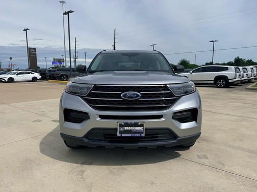 ICONIC SILVER METALLIC 2021 Ford Explorer XLT
