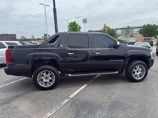 Black 2008 Chevrolet Avalanche 1500 LT