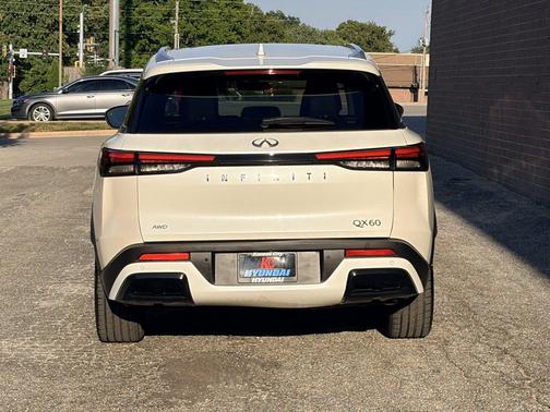 Majestic White 2024 INFINITI QX60 Luxe