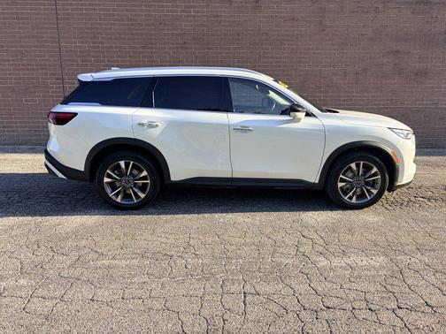 Majestic White 2024 INFINITI QX60 Luxe