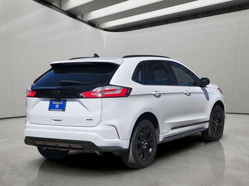 OXFORD WHITE 2022 Ford Edge SE