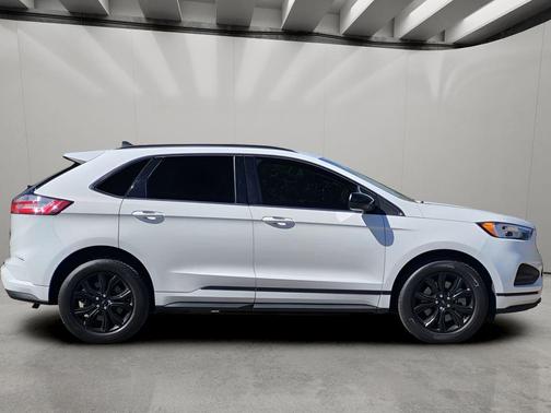 OXFORD WHITE 2022 Ford Edge SE