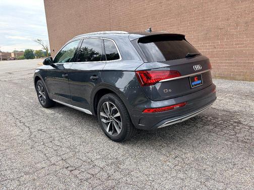 Manhattan Gray Metallic 2021 Audi Q5 45 Premium Plus