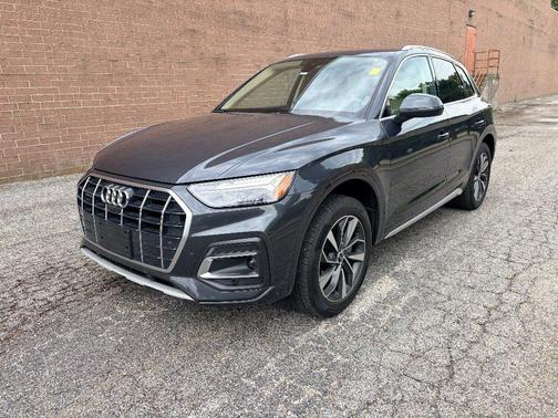 Manhattan Gray Metallic 2021 Audi Q5 45 Premium Plus