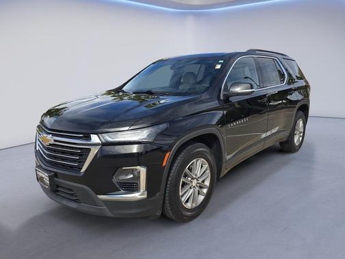 Mosaic Black Metallic 2022 Chevrolet Traverse LT Cloth