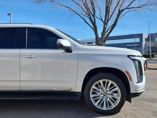 2025 Cadillac Escalade ESV Premium Luxury
