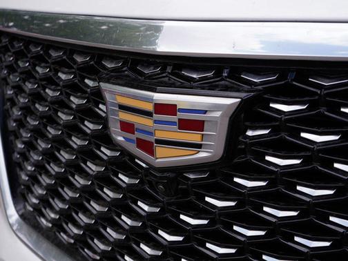Crystal White Tricoat 2025 Cadillac Escalade ESV Premium Luxury