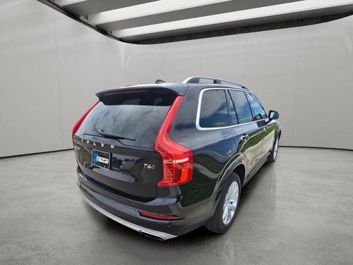 Black 2016 Volvo XC90 T6 Momentum