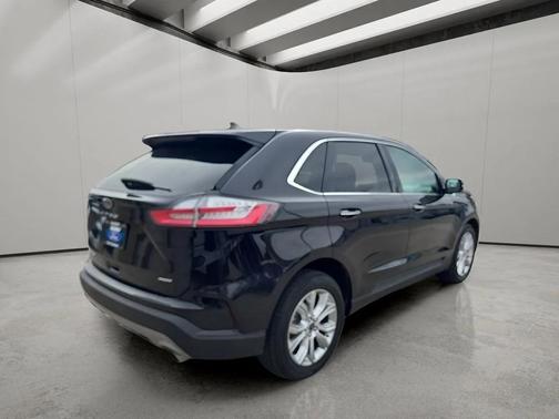 AGATE BLACK METALLIC 2022 Ford Edge Titanium
