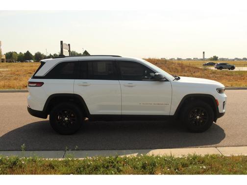 2022 Jeep Grand Cherokee Laredo