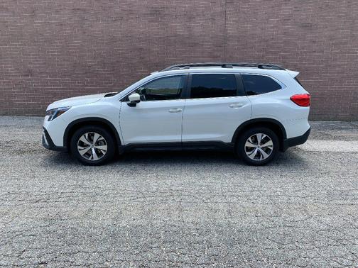 Crystal White Pearl 2024 Subaru Ascent Premium 7-Passenger