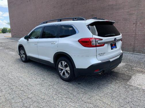 Crystal White Pearl 2024 Subaru Ascent Premium 7-Passenger
