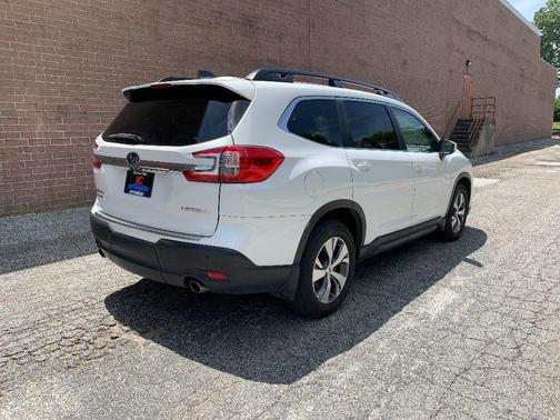 Crystal White Pearl 2024 Subaru Ascent Premium 7-Passenger