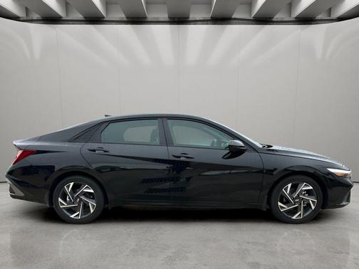 2025 Hyundai ELANTRA HEV SEL Sport