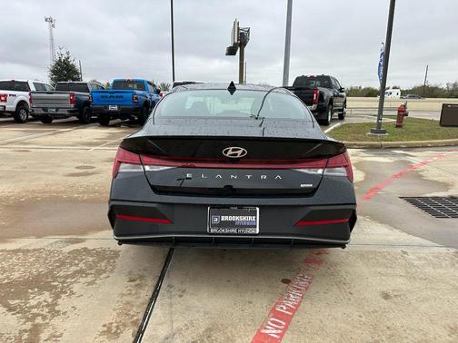 2025 Hyundai ELANTRA HEV SEL Sport