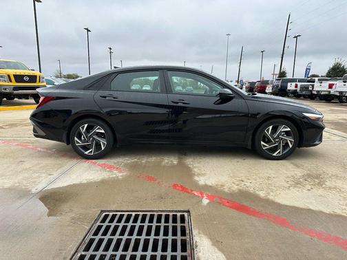 2025 Hyundai ELANTRA HEV SEL Sport