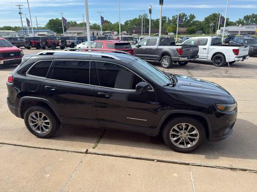 Diamond Black Crystal Pearlcoat 2019 Jeep Cherokee Latitude Plus