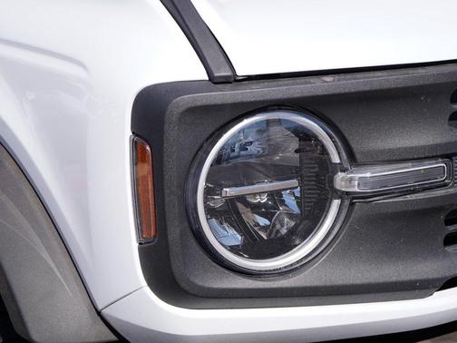 OXFORD WHITE 2024 Ford Bronco Black Diamond