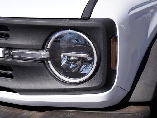 OXFORD WHITE 2024 Ford Bronco Black Diamond